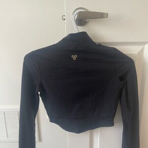 Aritzia Black Long Sleeve Crop Top